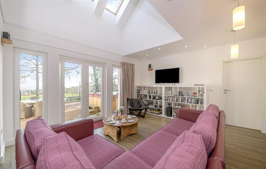 Light and bright garden room