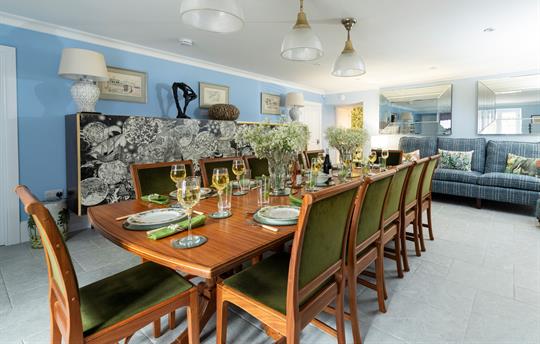 Kitchen table in kitchen