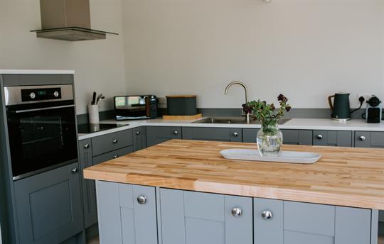 Kitchen diner with oven  and sink 