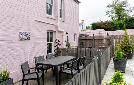 High Tide outside seating area