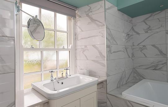 Bathroom master bedroom Ty Pinc