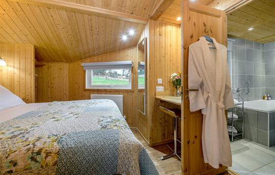 Double bedroom with en suite