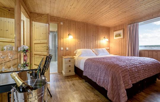 Spacious double bedroom