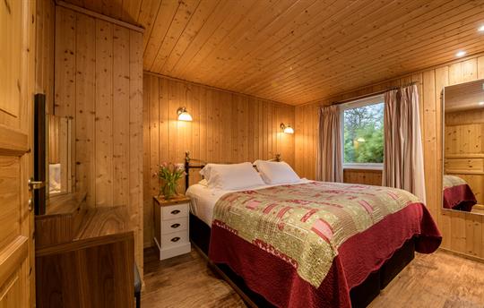 Spacious double bedroom