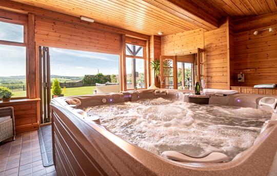 Trevase Granary Games Room Hot Tub