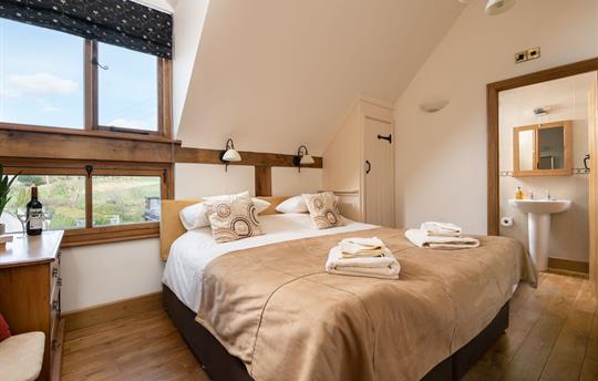 Large double room (superking/twin) with ensuite