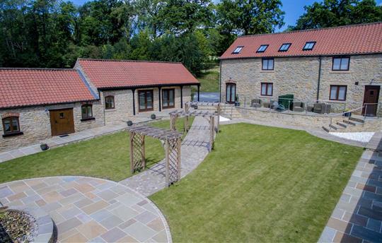 Central Cottage Courtyard