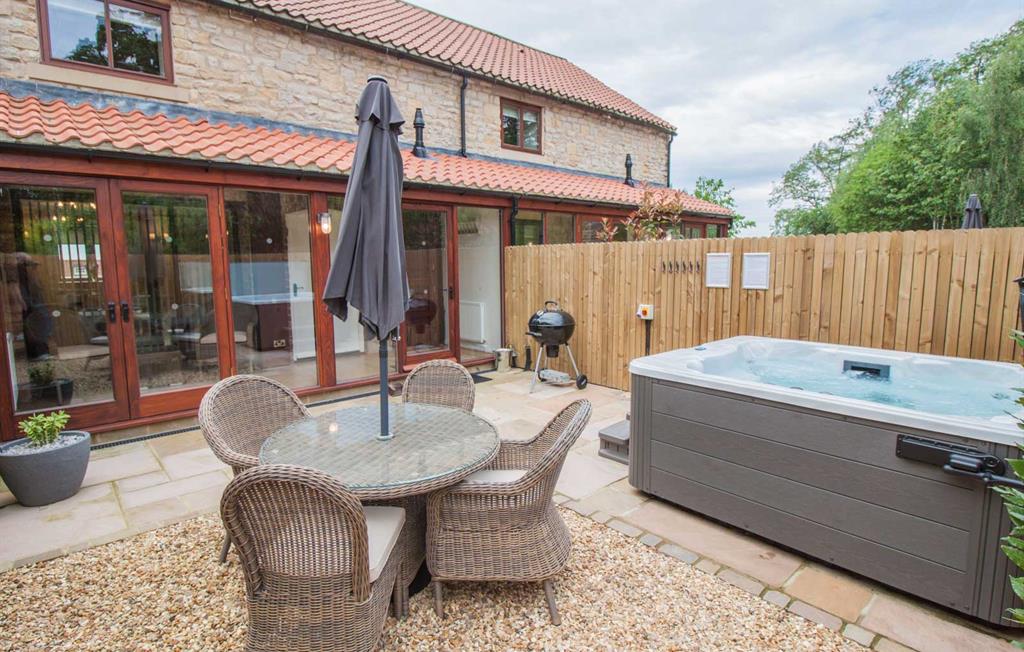 Enclosed Garden with Private Hot Tub