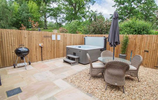 Enclosed Garden with Private Hot Tub