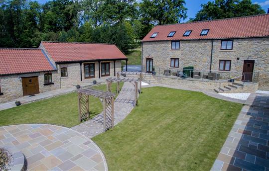 Central Cottage Courtyard