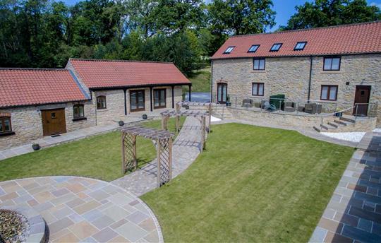 Central Cottage Courtyard