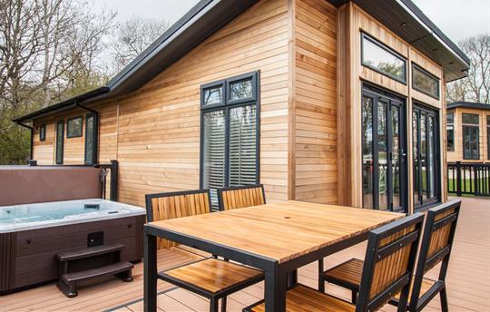 Hot Tub and Dining at Rowan Lodge