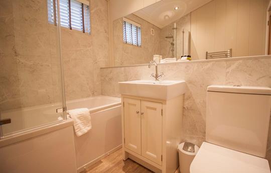 Family Bathroom of Rowan Lodge