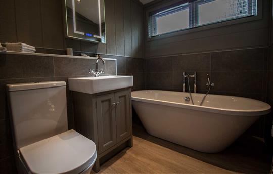 Family Bathroom of Maple Lodge