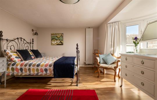 Character large kingsize bedroom