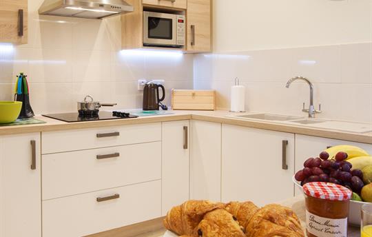 Spacious kitchen in Early Mist