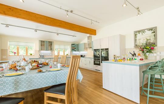 Very large kitchen, 2 ovens, fridges & dishwashers