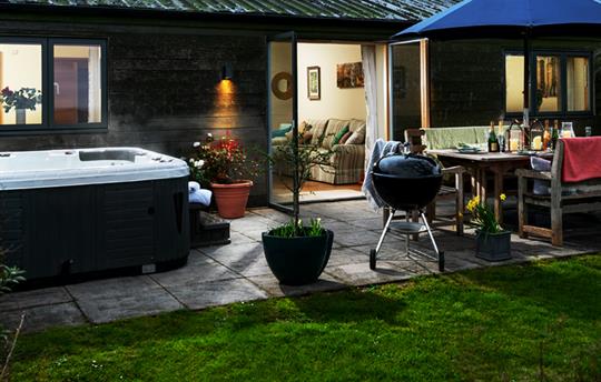 Hedgehunter and garden at dusk