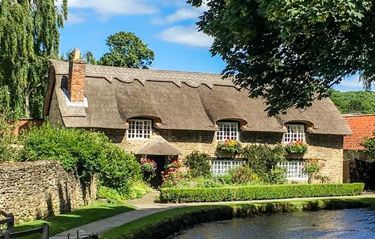 Only 1 mile from picturesque Thornton le Dale