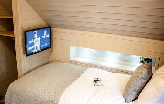 Both beds include individual TV and shared PS4