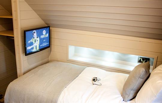 Both beds include individual TV and shared PS4