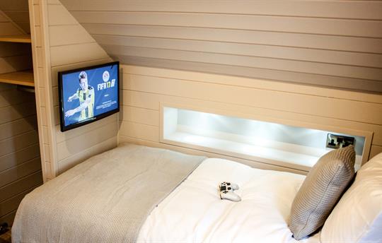 Both beds include individual TV and shared PS4