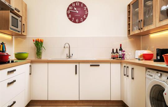 Well equipped and spacious Glenside kitchen 