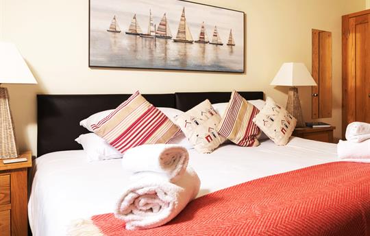 Warm, cosy and spacious Sundew bedroom