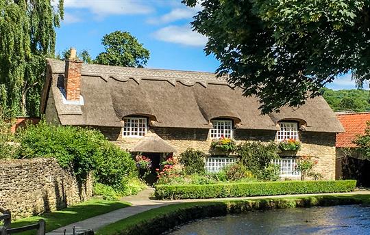 Only 1 mile from picturesque Thornton le Dale