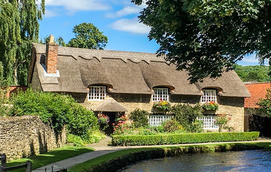 Only 1 mile from picturesque Thornton le Dale