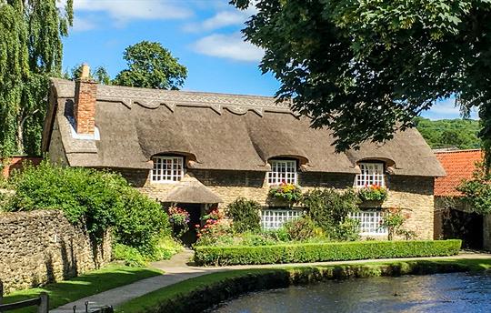 Only 1 mile from picturesque Thornton le Dale