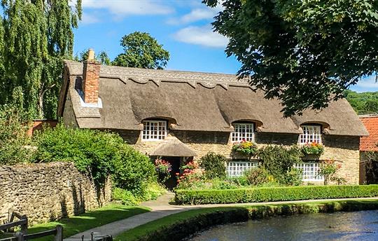 Only 1 mile from picturesque Thornton le Dale