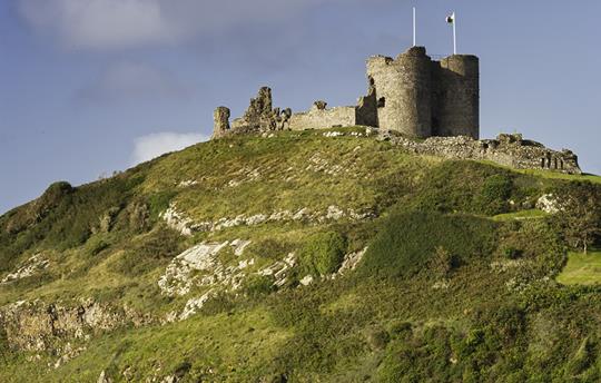Criccieth Castle & Beach - 4 miles away 