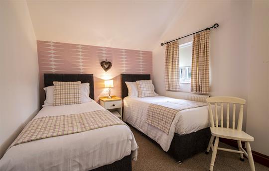 APPLELOFT 1st Twin Bedroom