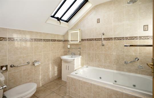 The Coach House bathroom with spa bath