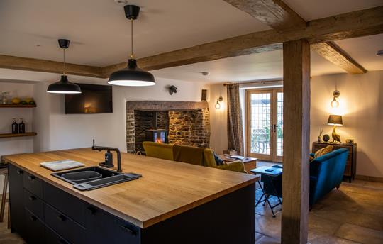 Keepers Lodge Kitchen, Dining & living area