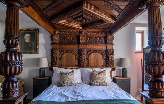 Lucombe Pine Bedroom & 4 Poster Bed