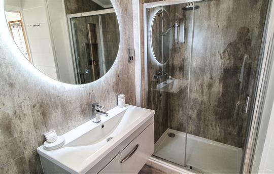 Main Bedroom Ensuite Shower Room