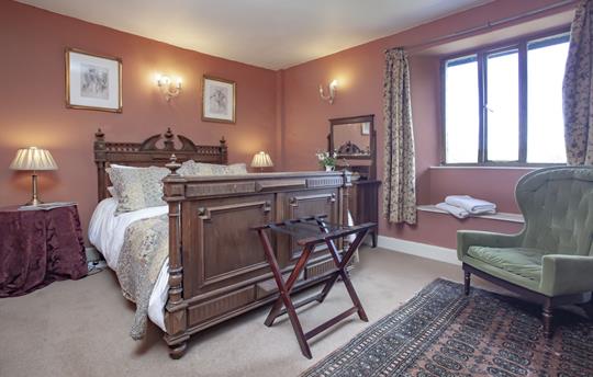 Farmhouse double bed w/ sink