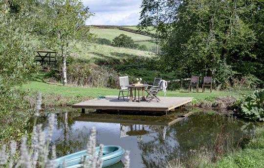 Farmhouse boating pond w/ deck