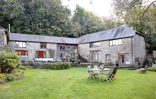 Fletchers Combe Barn in Autumn