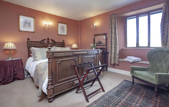 Farmhouse double bed w/ sink