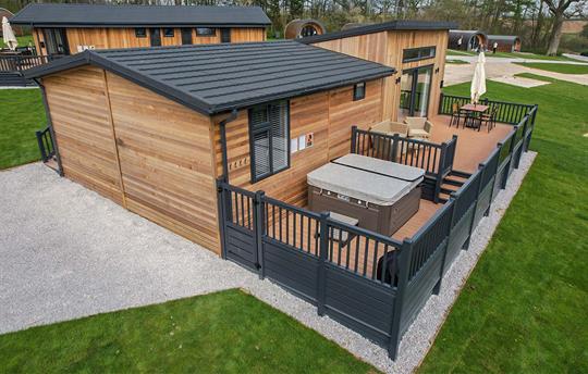 Hawthorn Lodge including private hot tub