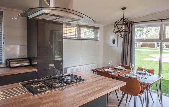 Kitchen island with 5 burner hob