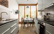 Modern well-equipped kitchen/diner