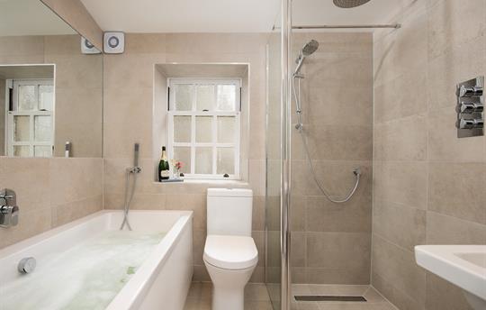 Coach House bath/wet room 