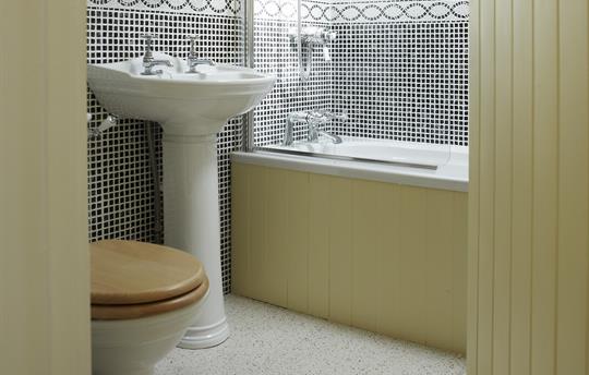 Arch Family Bathroom