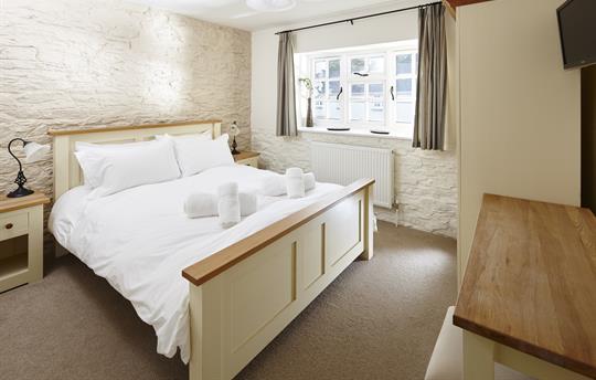 Redlake - King Bedded Room