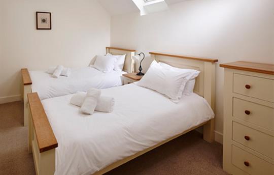 Redlake - Twin Bedded Room