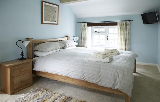 Farmhouse - King bedded Room - Left Wing